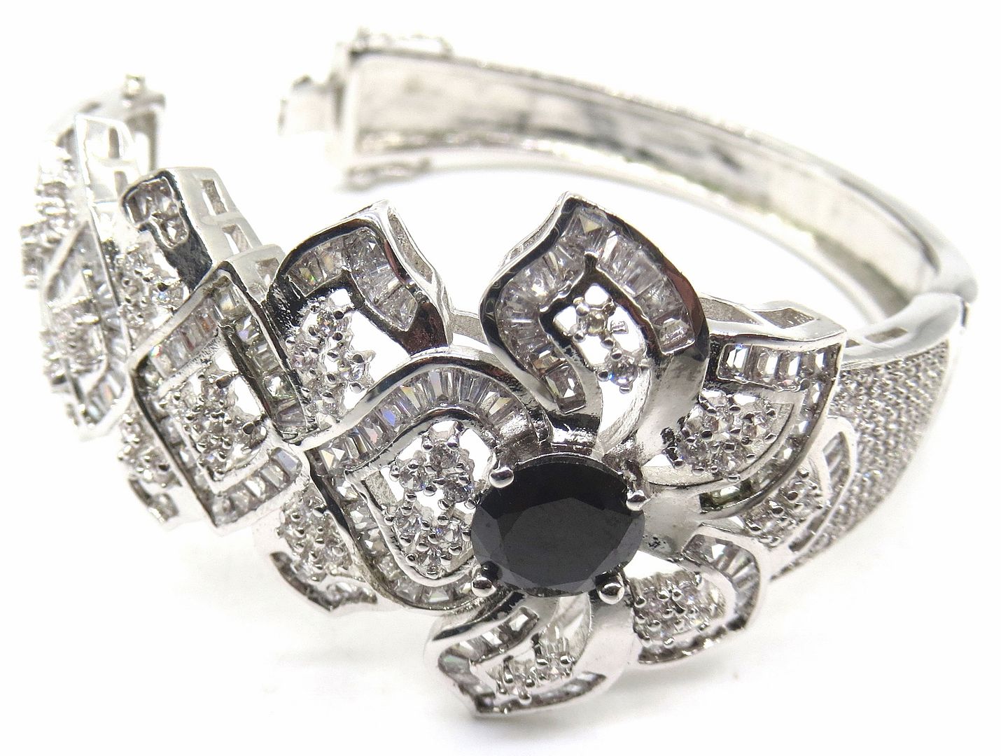 Jewelshingar Jewellery Black Bracelet For Women ( 54527BCD )