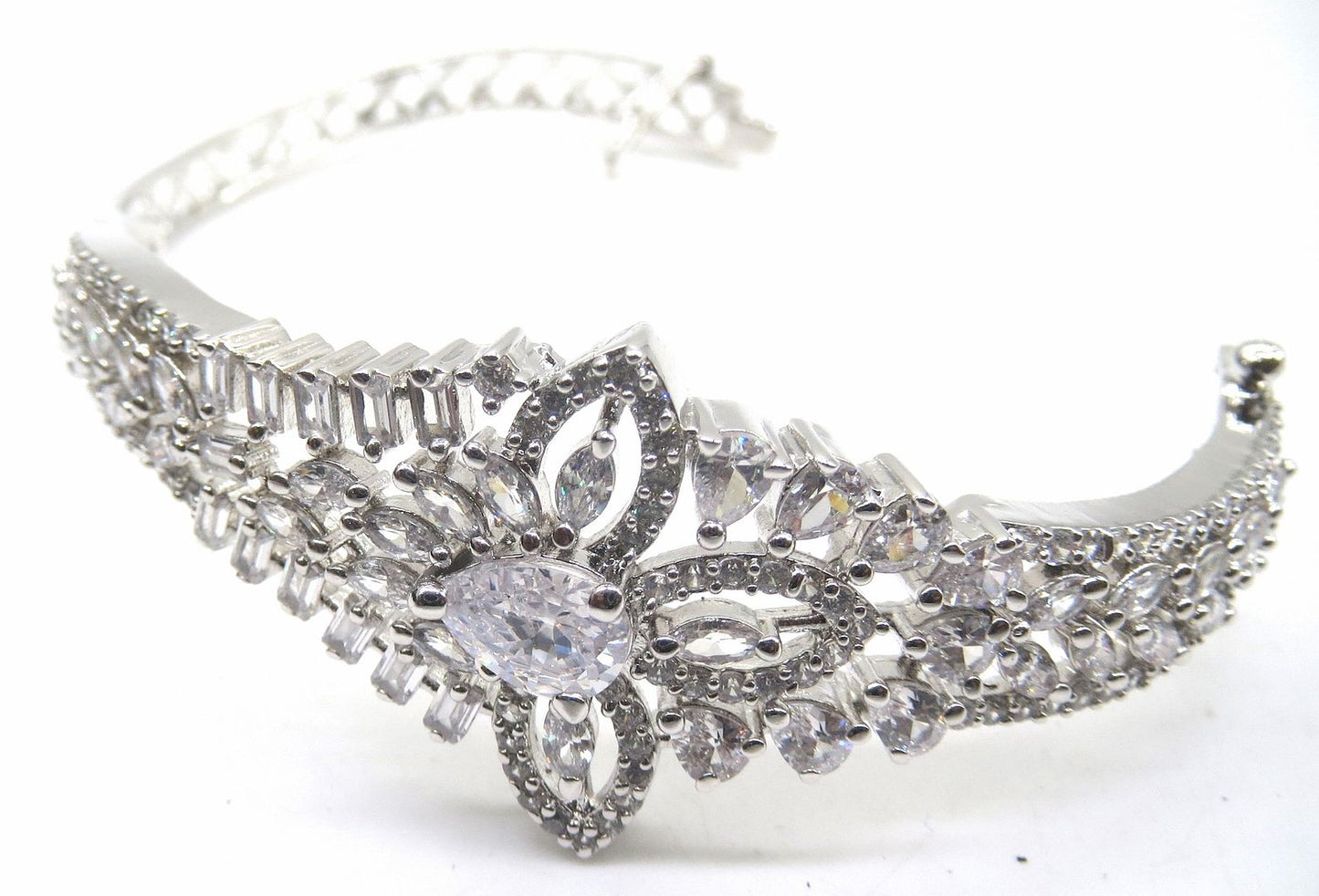 Jewelshingar Jewellery clear Bracelet For Women ( 54567BCD )