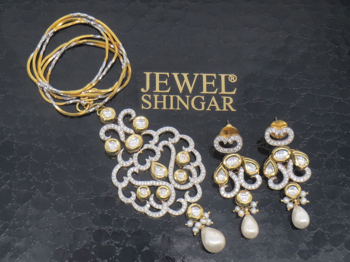 Jewelshingar Jewellery Gold Plated Diamond Colour White Polki Kundan Pendant Set For Women ( 60082DCP )